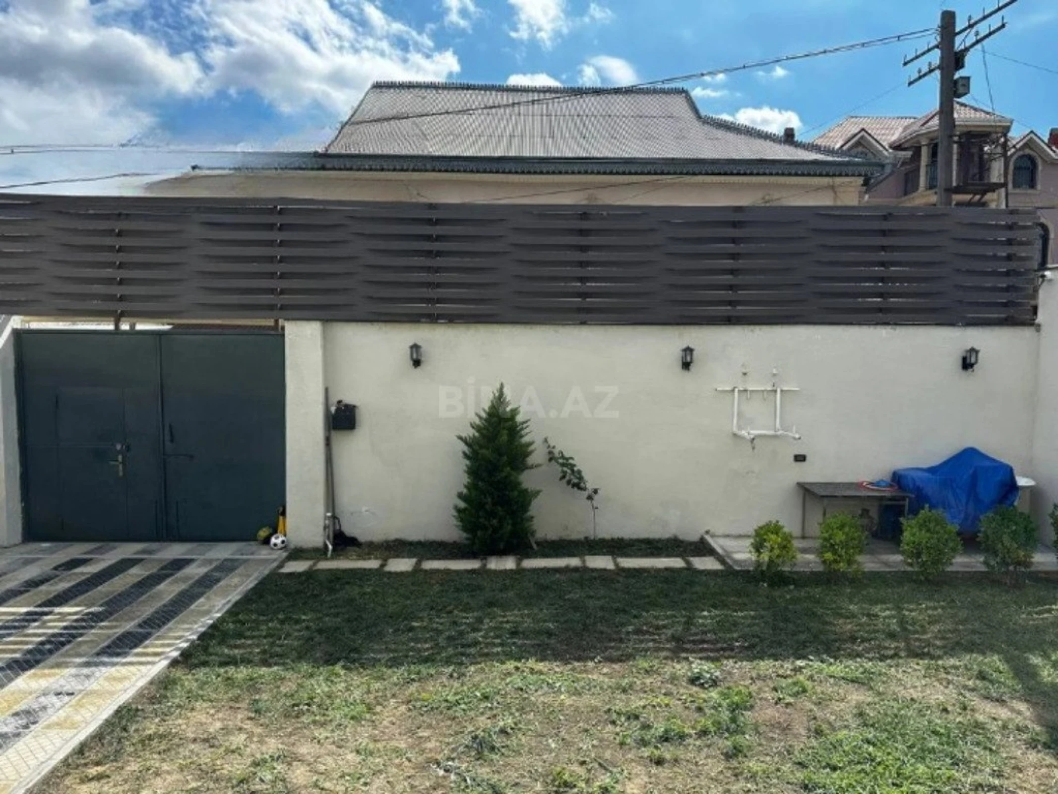 Satılır 5 otaqlı həyət evi 240 m²