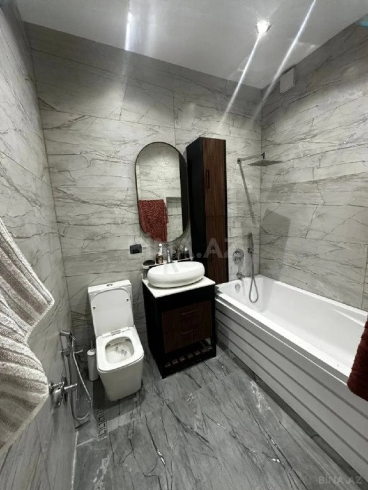 Satılır 5 otaqlı həyət evi 240 m²