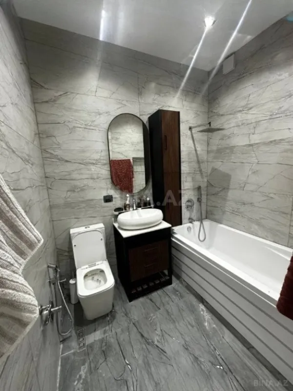 Satılır 5 otaqlı həyət evi 240 m²