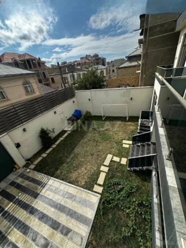 Satılır 5 otaqlı həyət evi 240 m²
