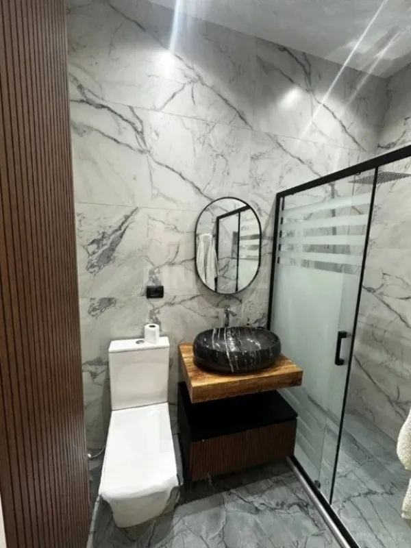 Satılır 5 otaqlı həyət evi 240 m²