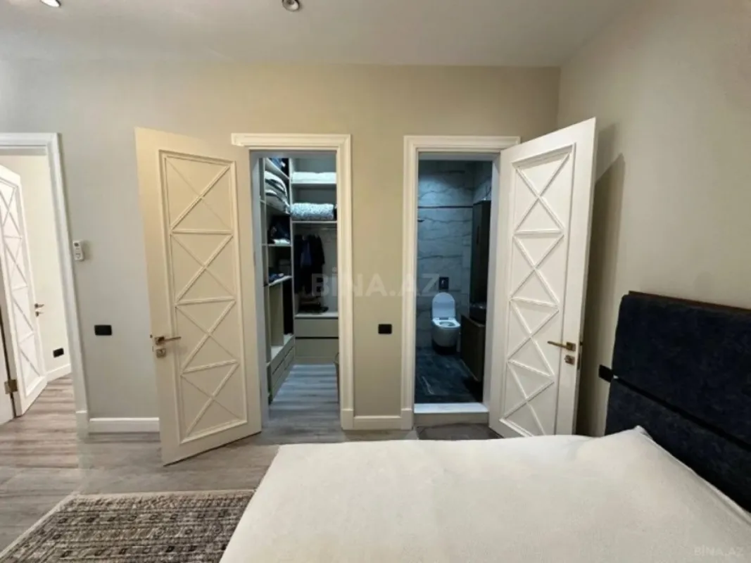 Satılır 5 otaqlı həyət evi 240 m²