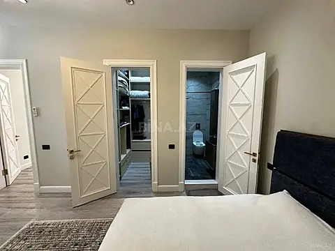 Satılır 5 otaqlı həyət evi 240 m²