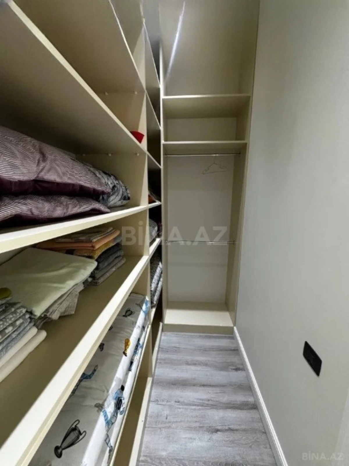 Satılır 5 otaqlı həyət evi 240 m²