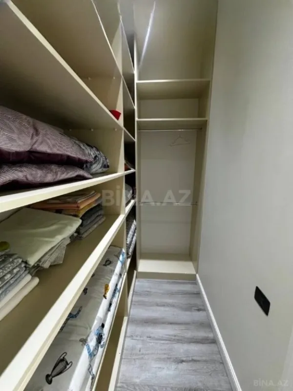 Satılır 5 otaqlı həyət evi 240 m²