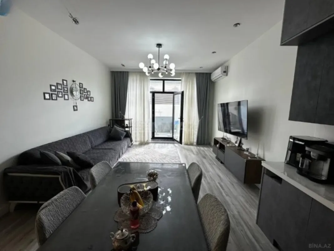 Satılır 5 otaqlı həyət evi 240 m²