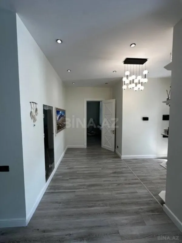 Satılır 5 otaqlı həyət evi 240 m²