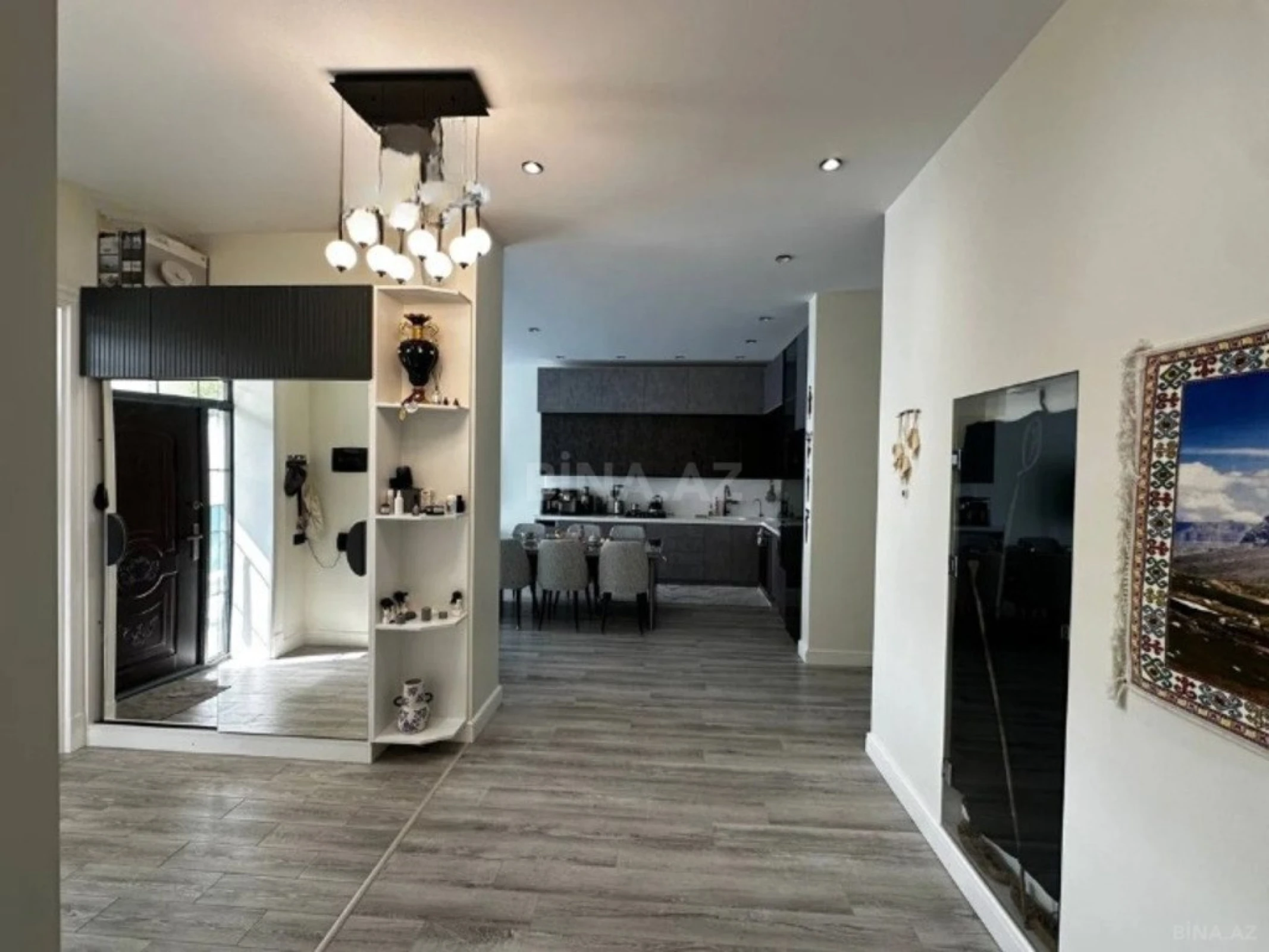 Satılır 5 otaqlı həyət evi 240 m²