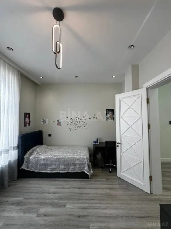 Satılır 5 otaqlı həyət evi 240 m²