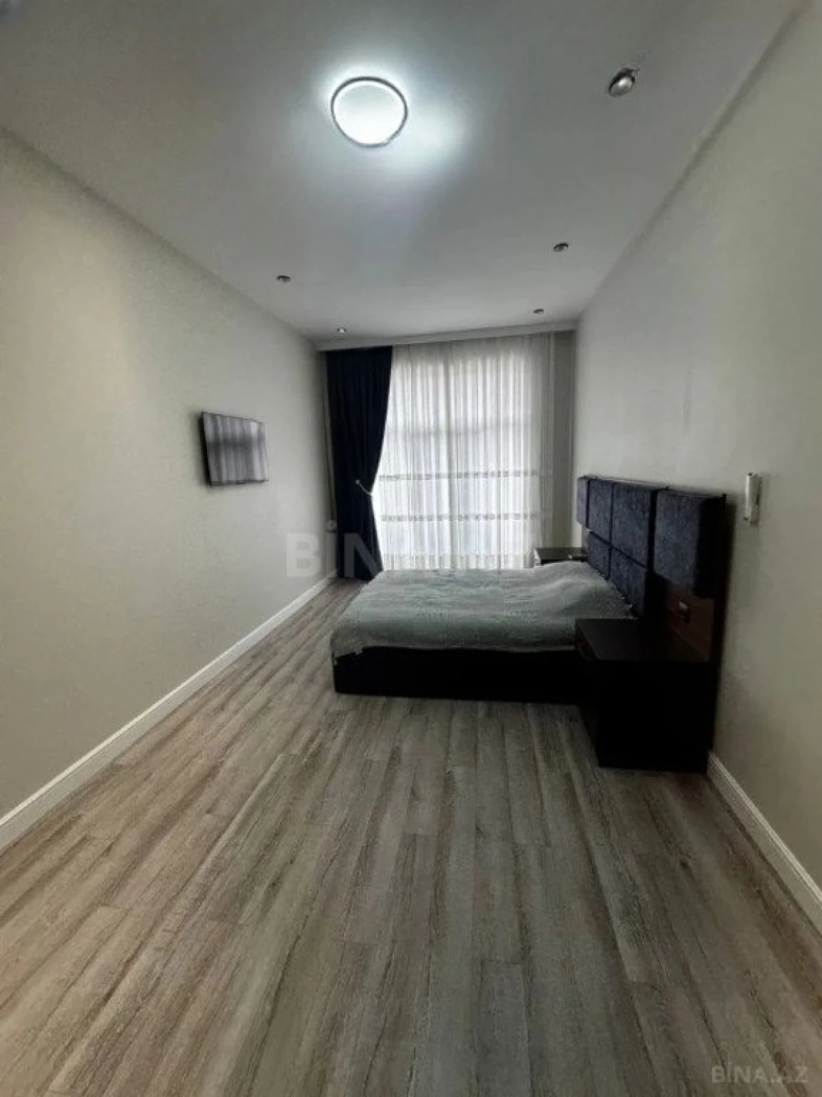Satılır 5 otaqlı həyət evi 240 m²