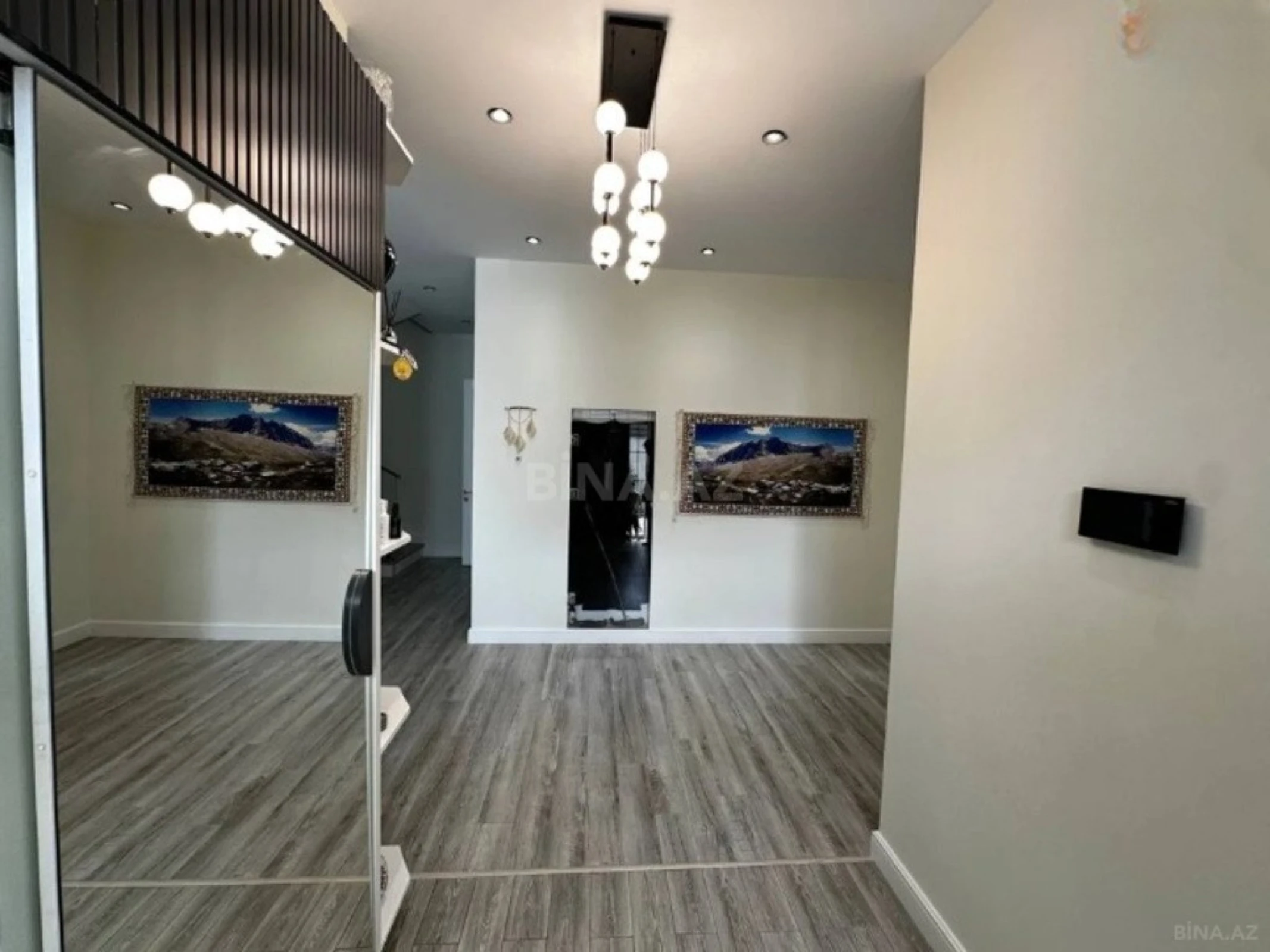 Satılır 5 otaqlı həyət evi 240 m²