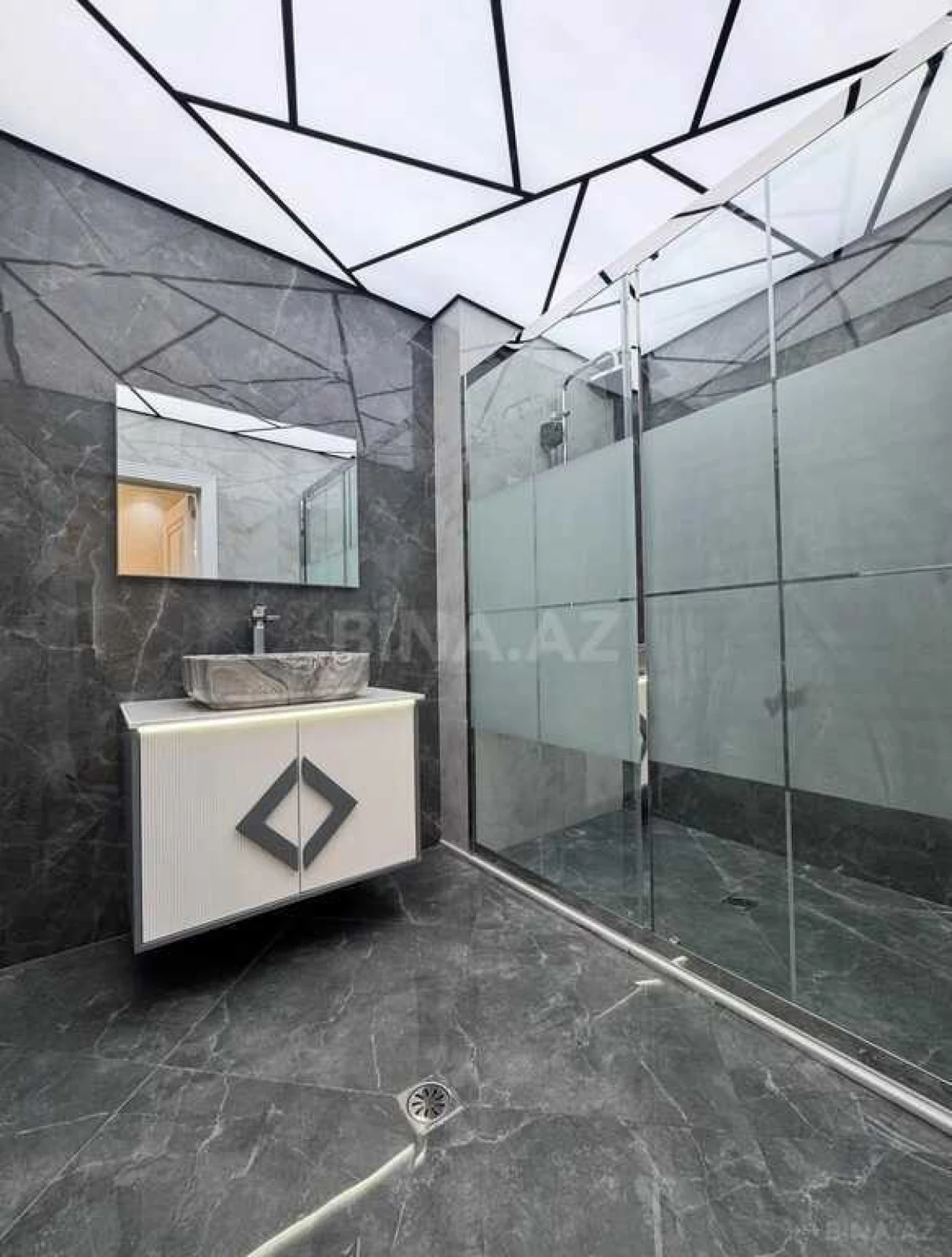 Satılır 2 otaqlı mənzil 75 m²