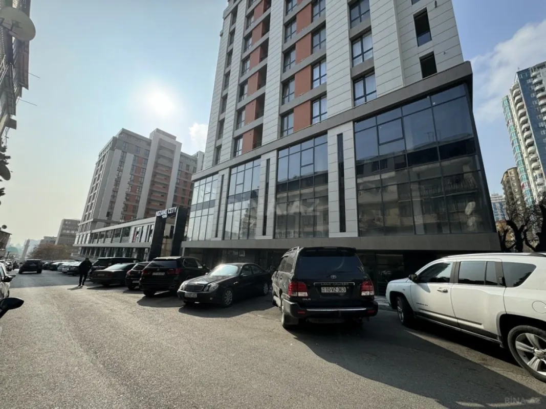 Satılır 3 otaqlı mənzil 111 m²