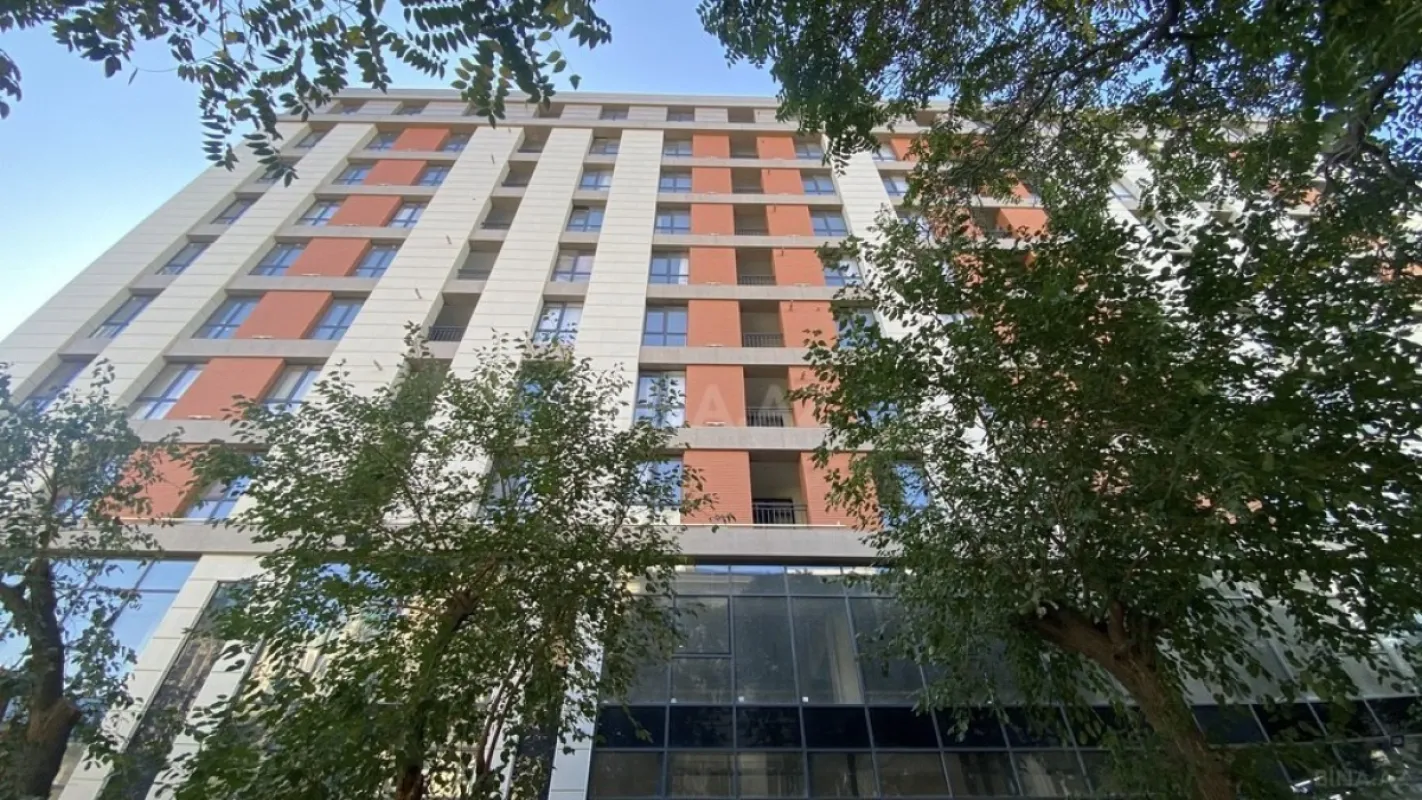 Satılır 3 otaqlı mənzil 111 m²