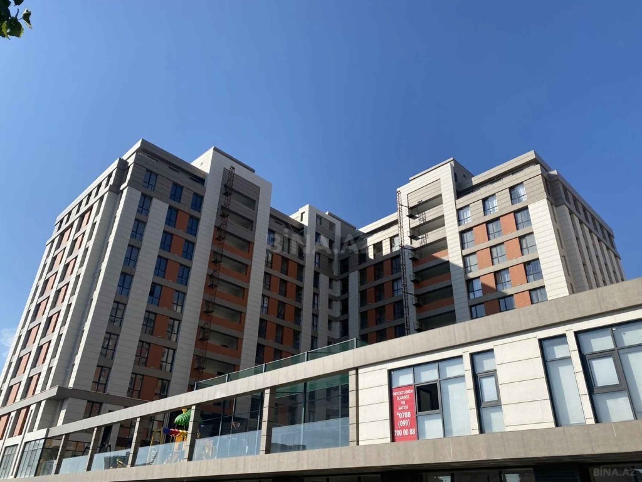 Satılır 3 otaqlı mənzil 111 m²