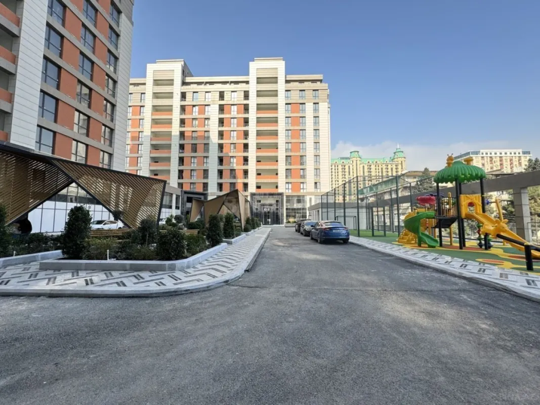 Satılır 3 otaqlı mənzil 111 m²