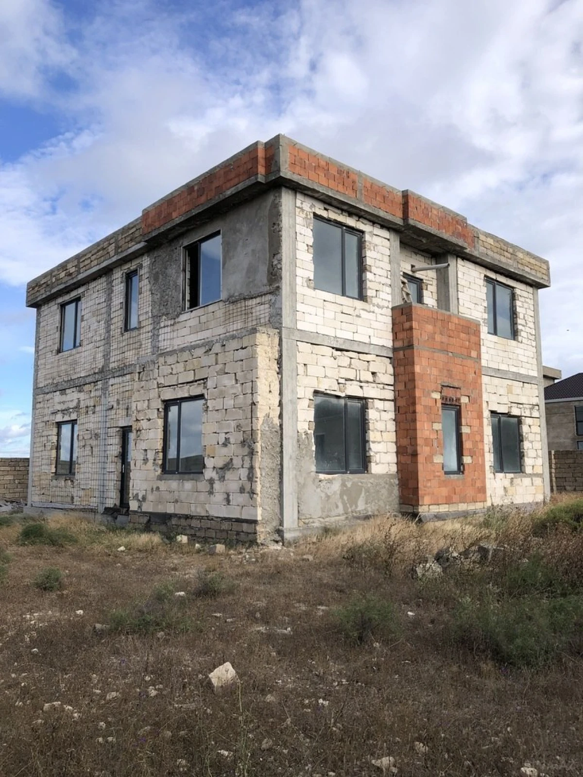 Satılır 8 otaqlı həyət evi 450 m²