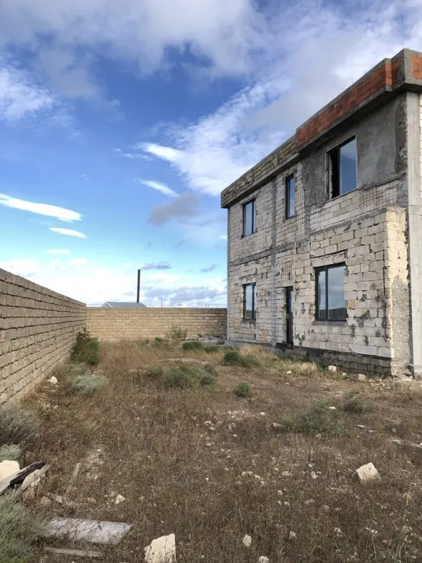 Satılır 8 otaqlı həyət evi 450 m²