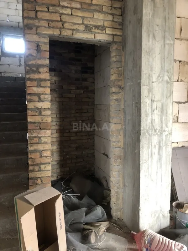 Satılır 8 otaqlı həyət evi 450 m²