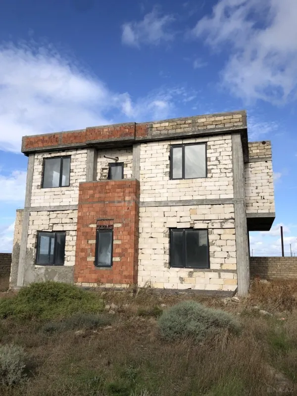 Satılır 8 otaqlı həyət evi 450 m²