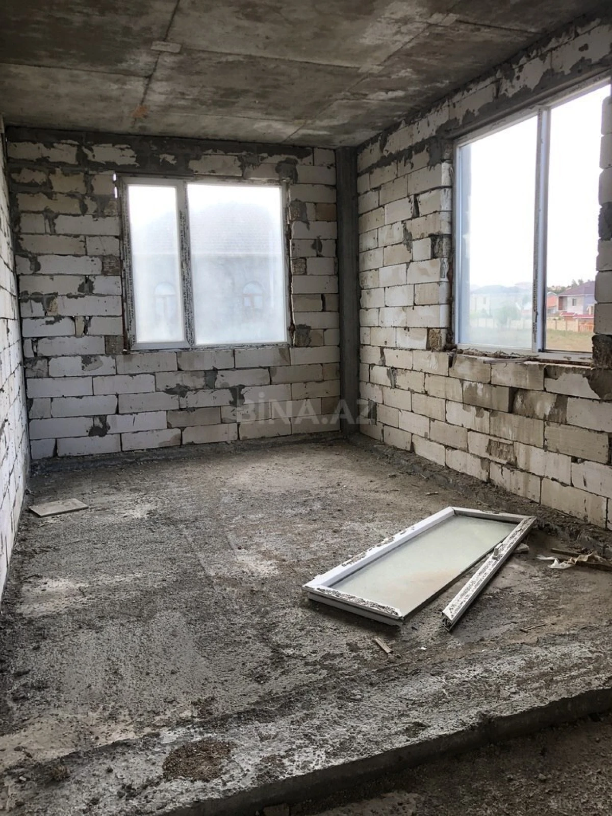 Satılır 8 otaqlı həyət evi 450 m²