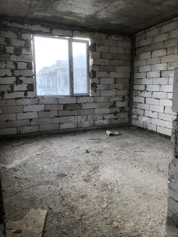 Satılır 8 otaqlı həyət evi 450 m²