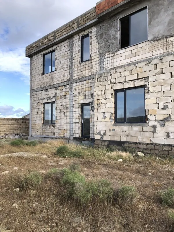 Satılır 8 otaqlı həyət evi 450 m²