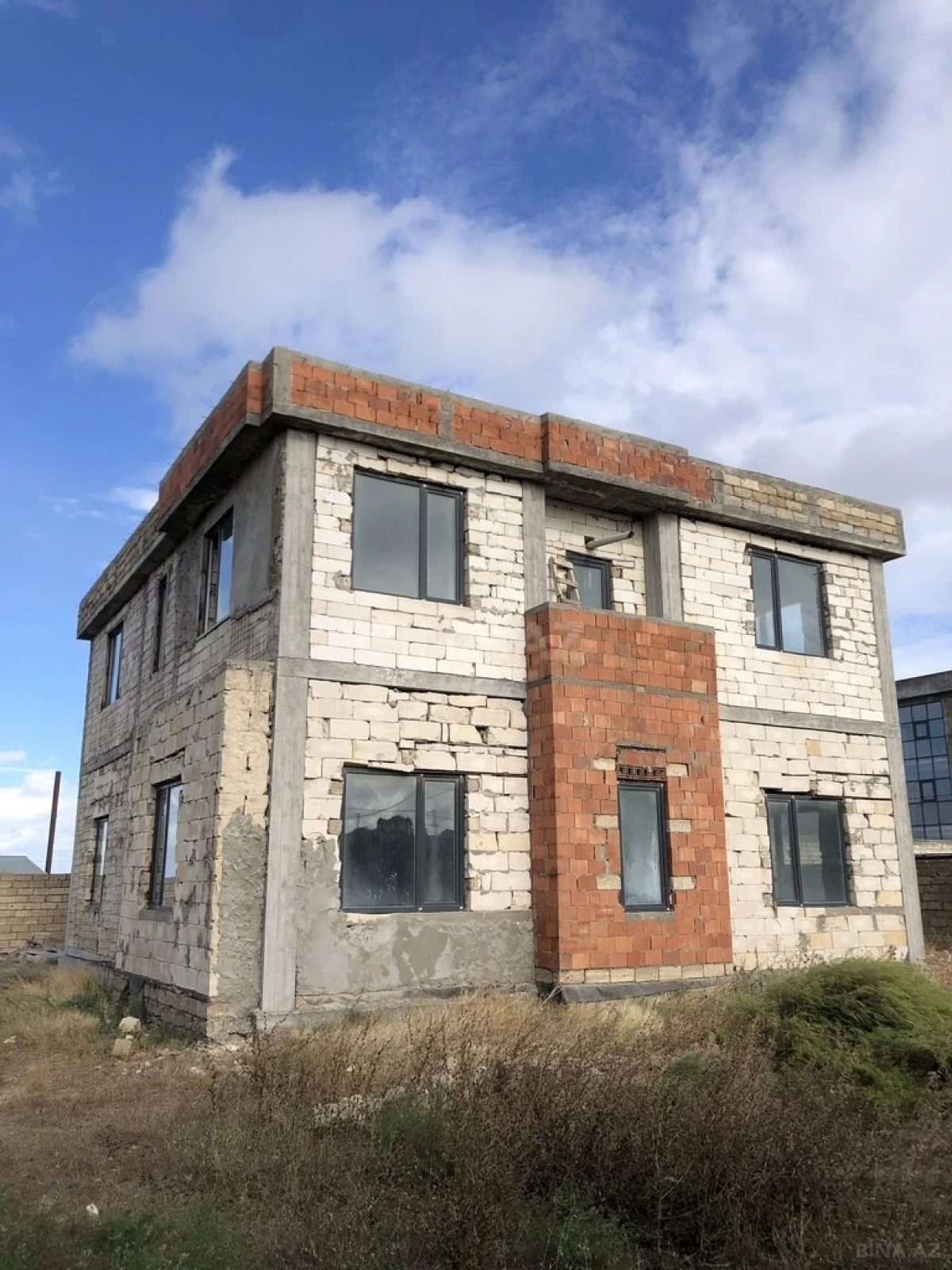 Satılır 8 otaqlı həyət evi 450 m²