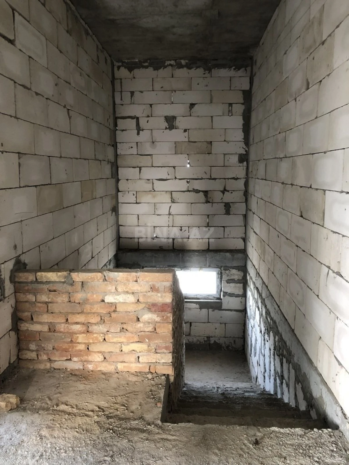 Satılır 8 otaqlı həyət evi 450 m²