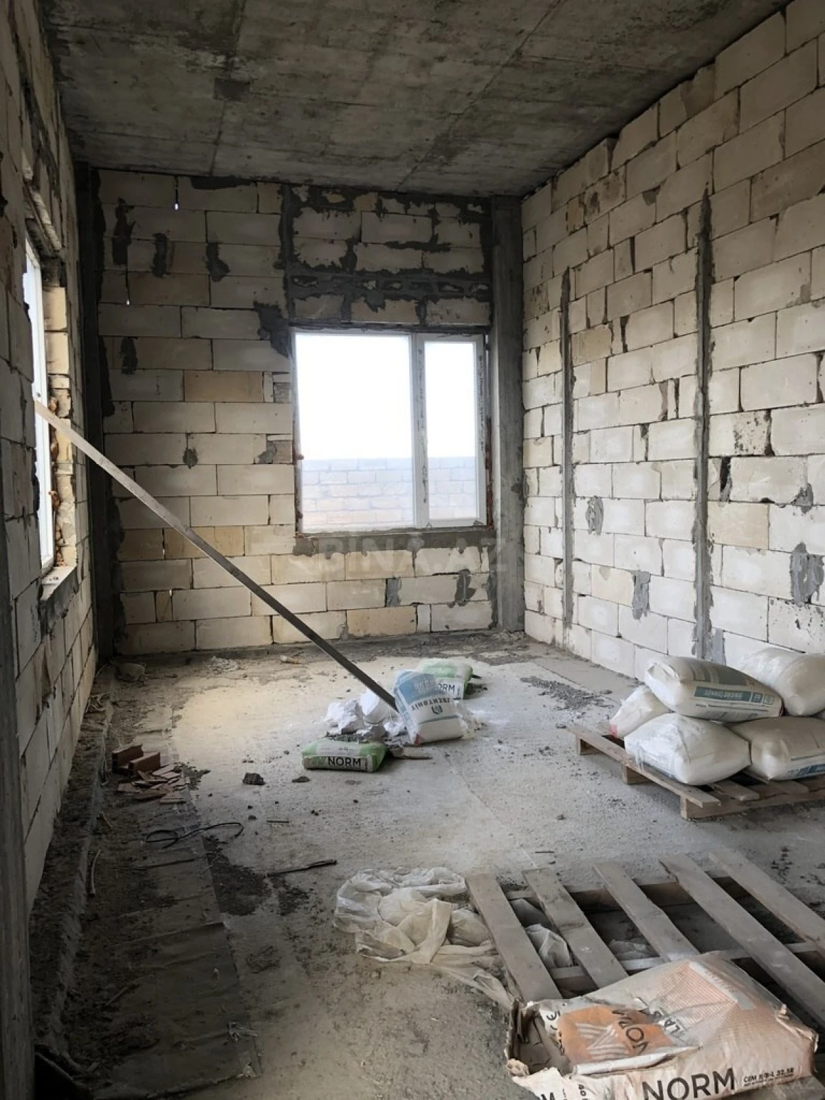 Satılır 8 otaqlı həyət evi 450 m²