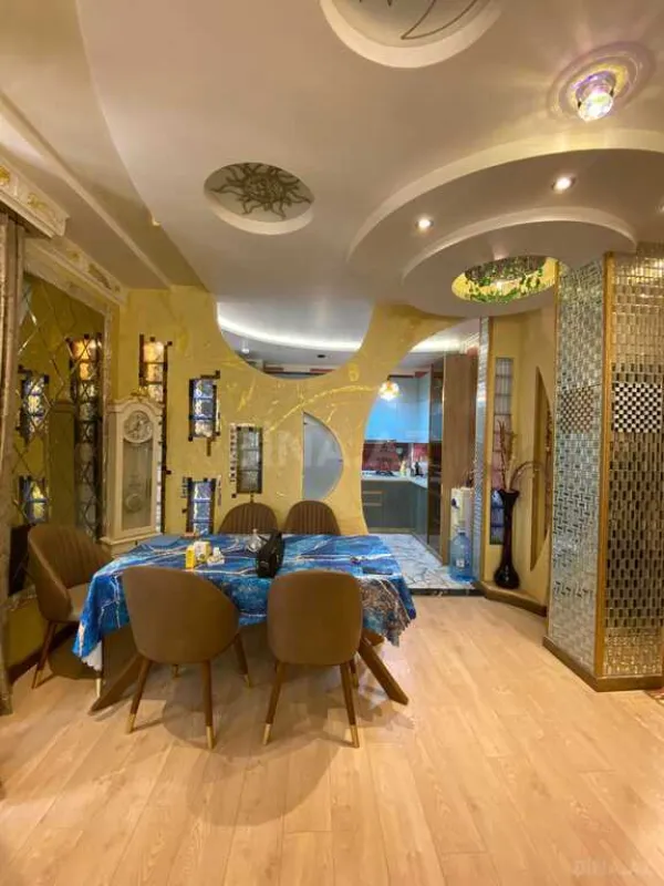 Satılır 3 otaqlı mənzil 140 m²