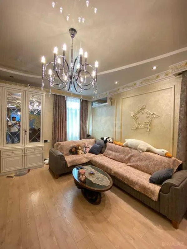 Satılır 3 otaqlı mənzil 140 m²