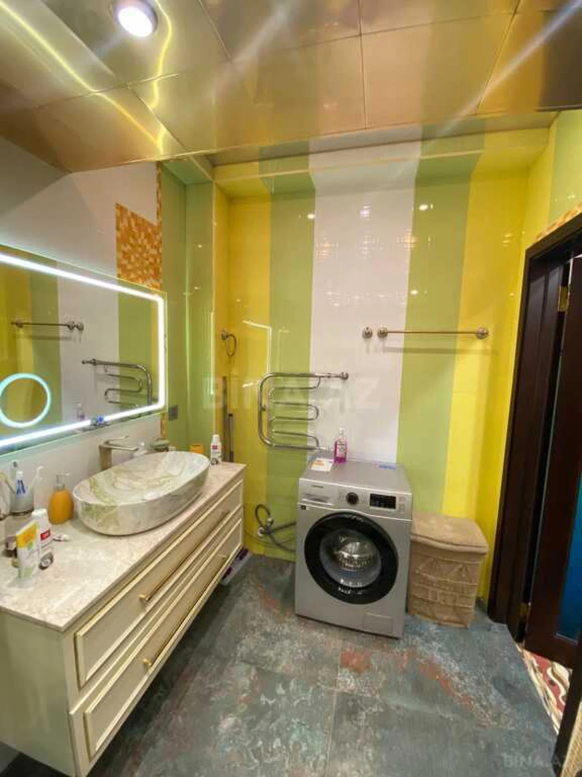 Satılır 3 otaqlı mənzil 140 m²