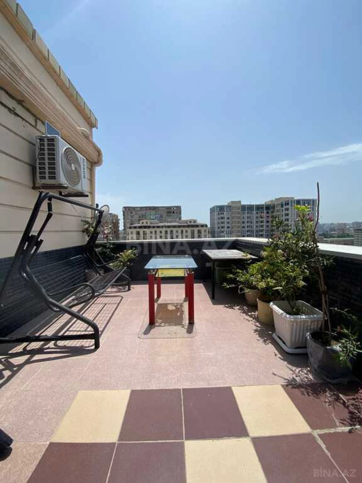 Satılır 3 otaqlı mənzil 140 m²