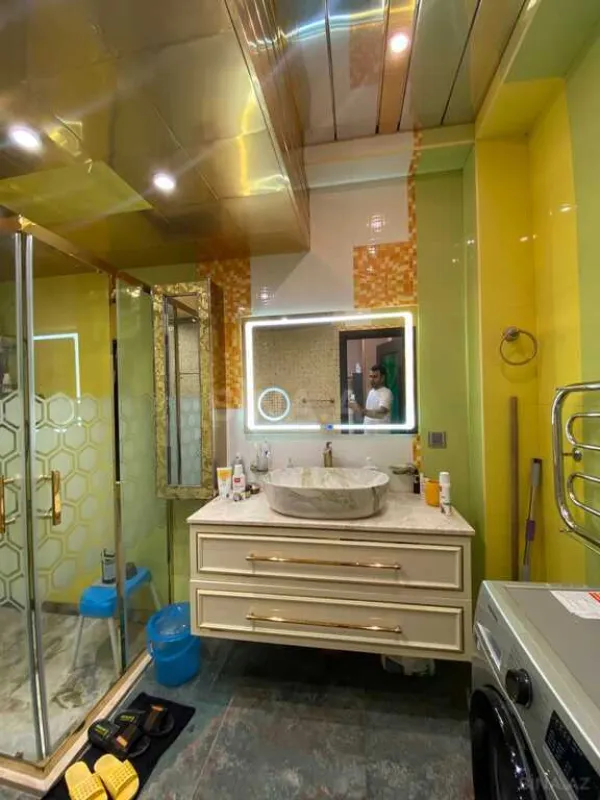 Satılır 3 otaqlı mənzil 140 m²