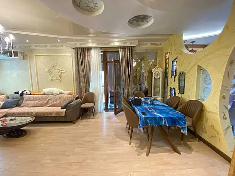 Satılır 3 otaqlı mənzil 140 m²