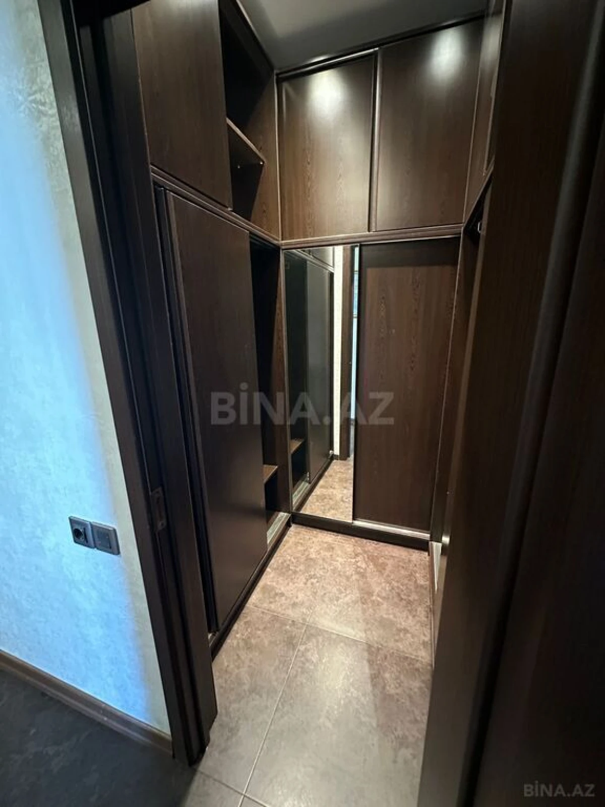 Satılır 2 otaqlı mənzil 115 m²
