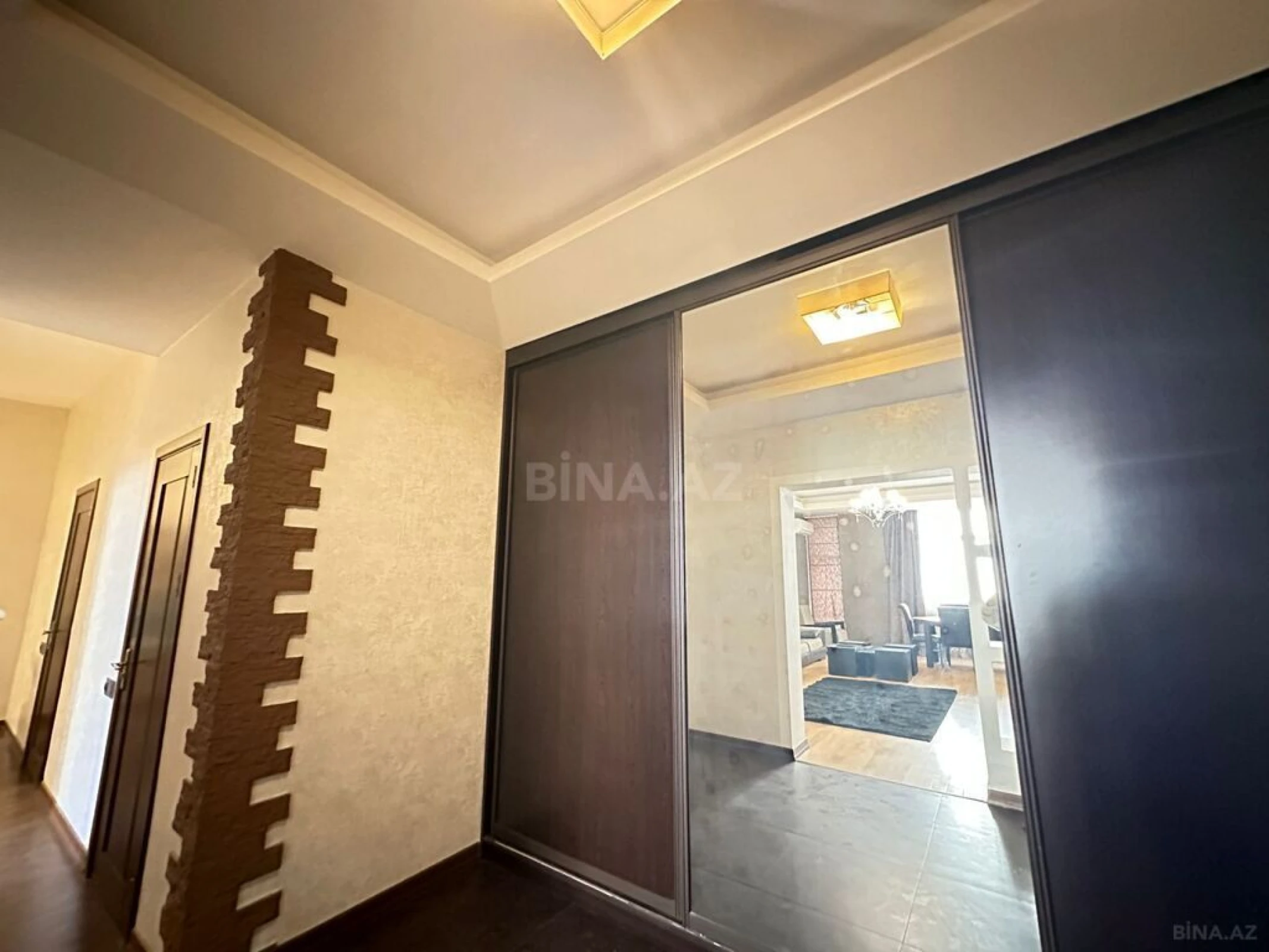 Satılır 2 otaqlı mənzil 115 m²