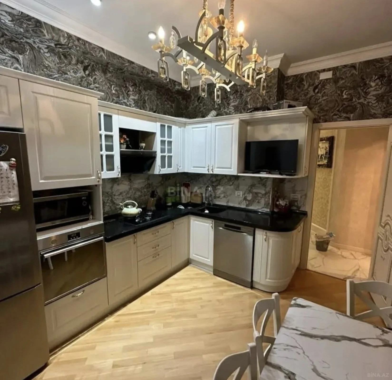 Satılır 3 otaqlı mənzil 130 m²