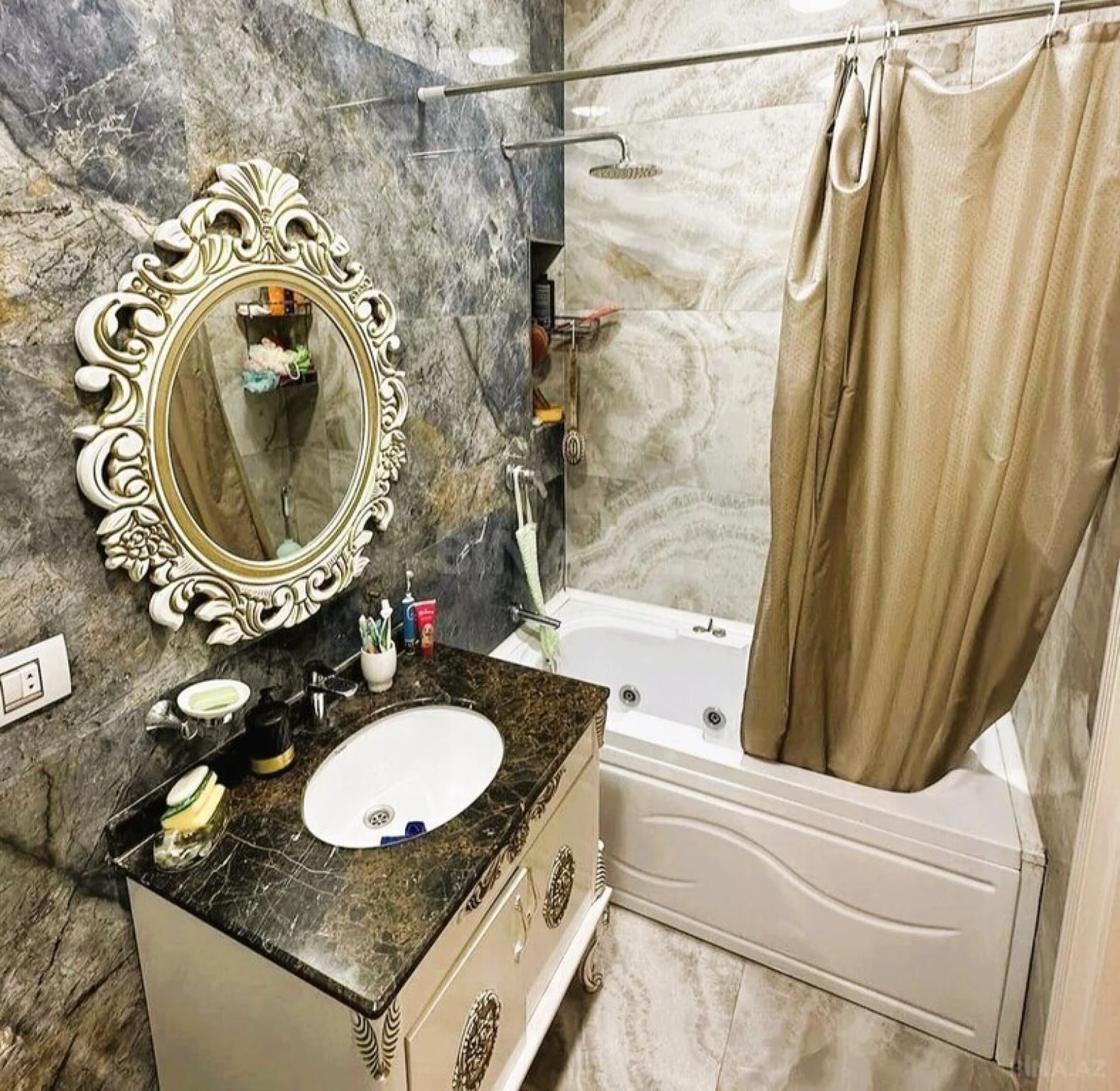 Satılır 3 otaqlı mənzil 130 m²