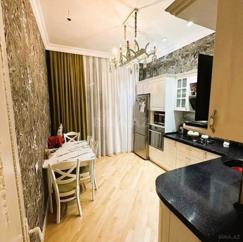 Satılır 3 otaqlı mənzil 130 m²