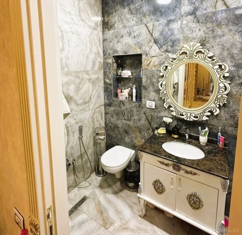 Satılır 3 otaqlı mənzil 130 m²