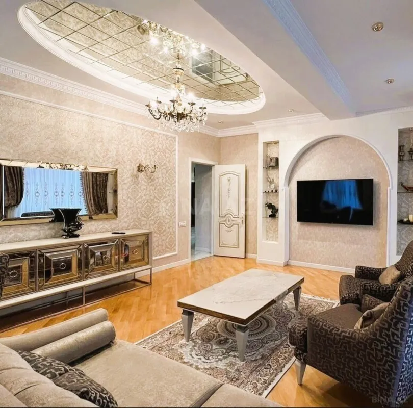 Satılır 3 otaqlı mənzil 130 m²