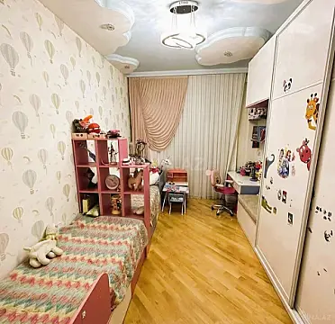 Satılır 3 otaqlı mənzil 130 m²