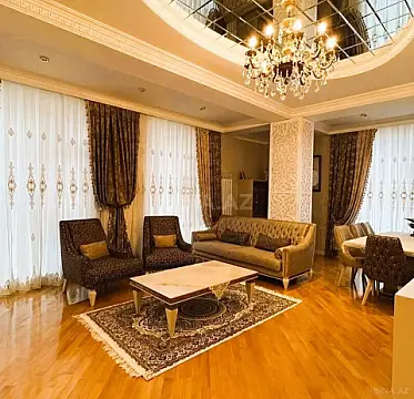 Satılır 3 otaqlı mənzil 130 m²