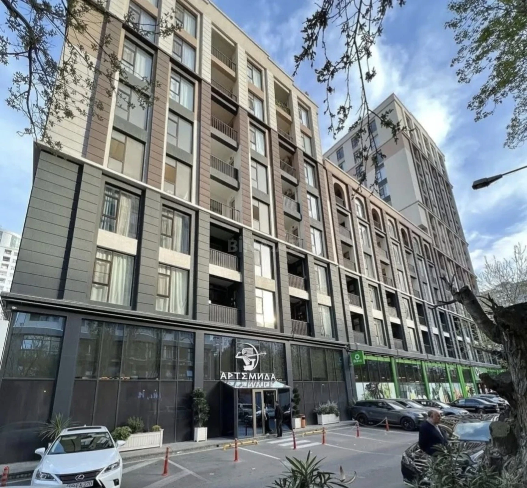 Satılır 3 otaqlı mənzil 130 m²