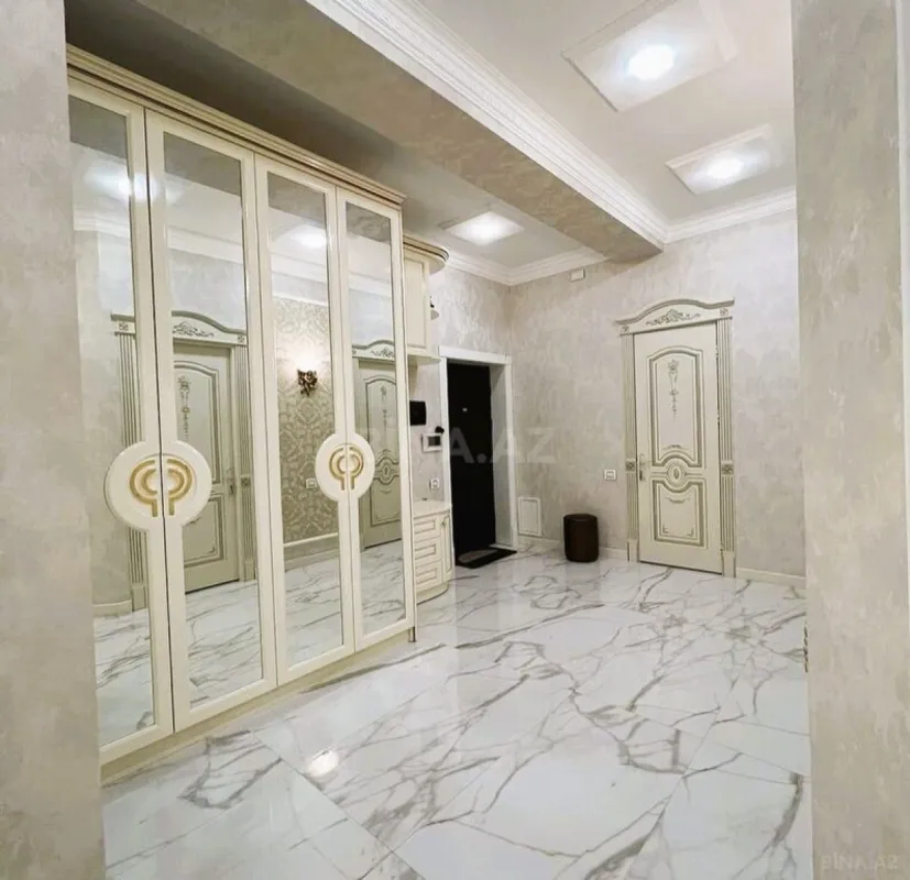 Satılır 3 otaqlı mənzil 130 m²