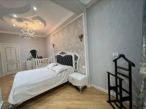 Satılır 3 otaqlı mənzil 130 m²