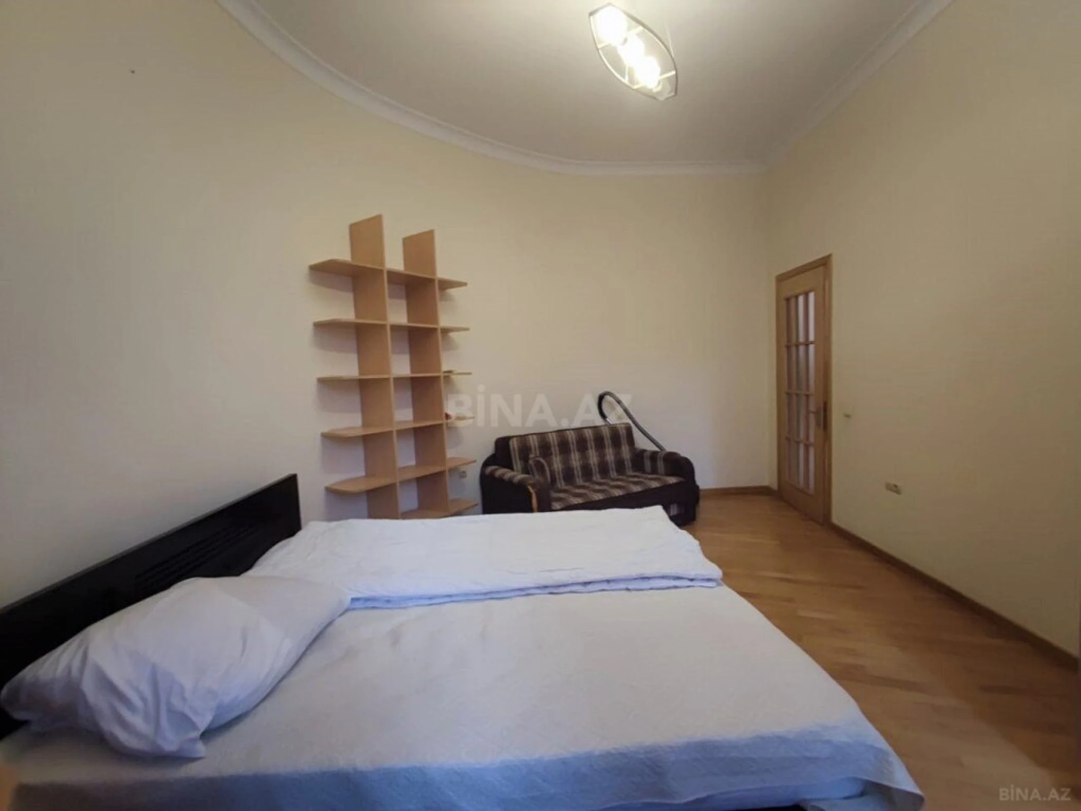 Satılır 3 otaqlı mənzil 118 m²