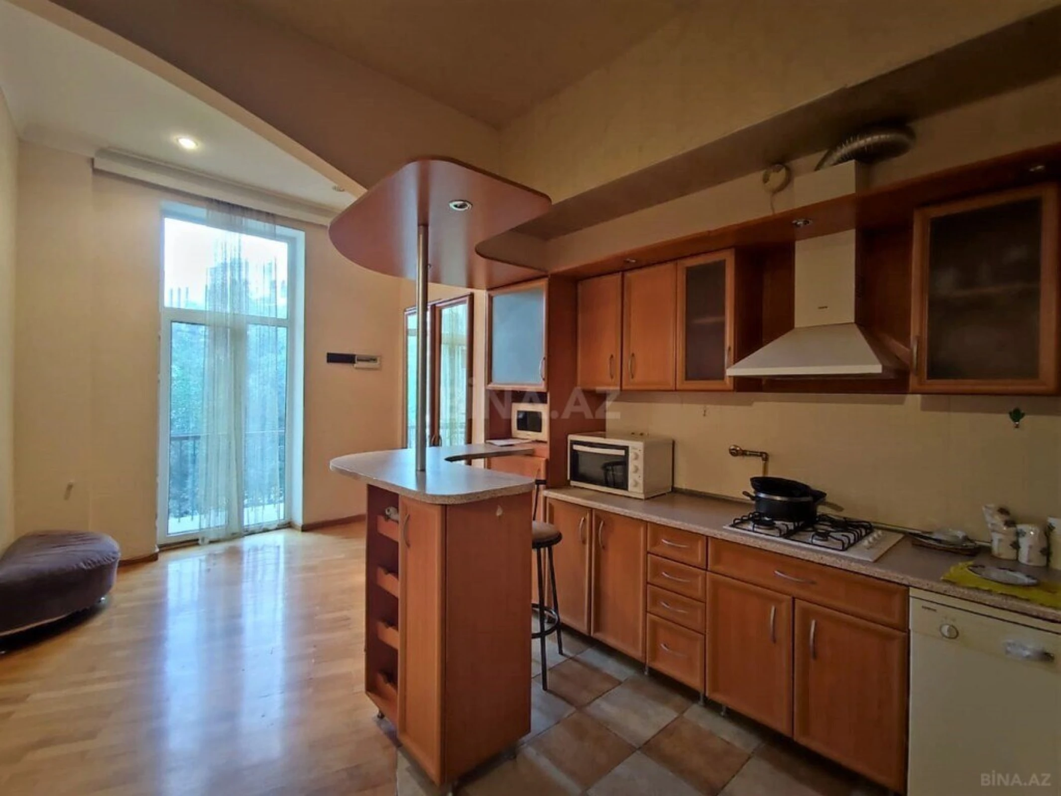 Satılır 3 otaqlı mənzil 118 m²